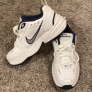 Nike air monarch